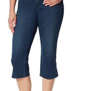 Brand new Women's Gloria Vanderbilt Capri Jeans
